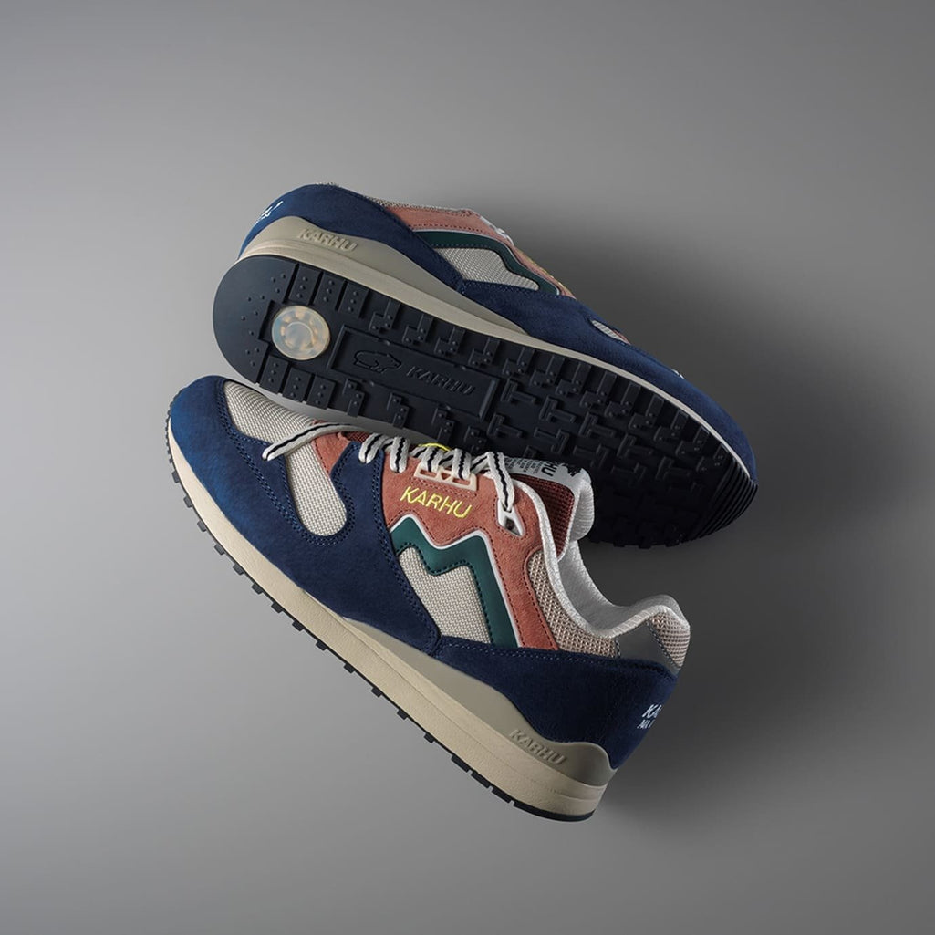 KARHU-synchron-classic-high-tide-june-bug-F802684_mood