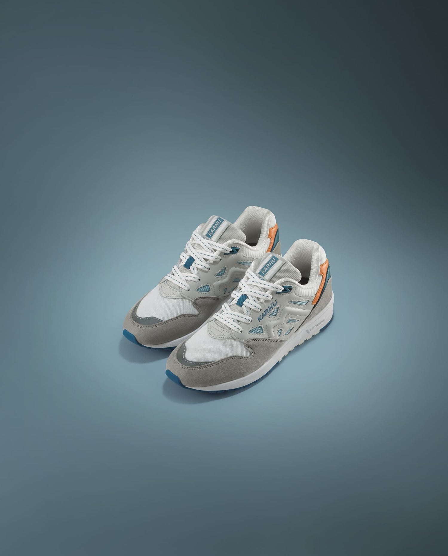 Karhu-Legacy-96-Abbey-Stone-Dawn-Blue-F806076-featured_04