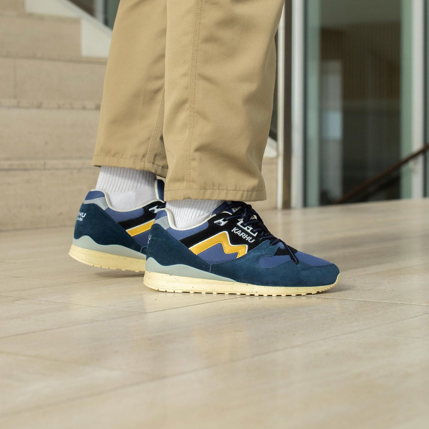 karhu synchron classic blue wing / teal amber sneakers