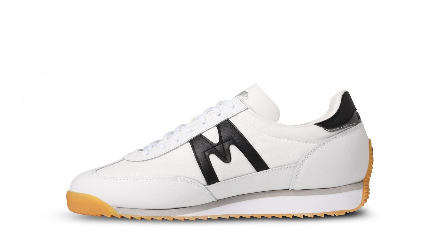 Karhu Mestari white black F805015 front right